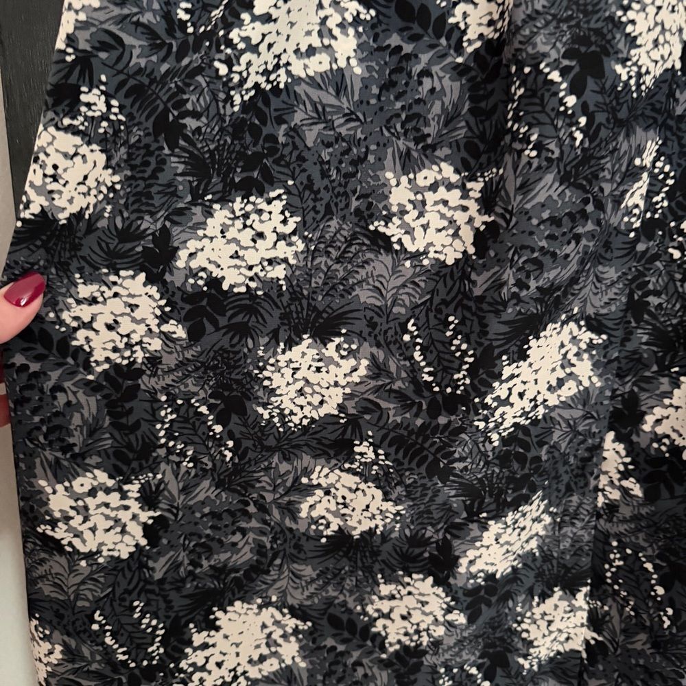 Joie Black Floral High Smocked Ruffle Neck Sleeveless Top Women Size L Flowy - Picture 9 of 9
